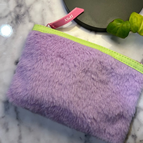 Stocking stuffer!! Ipsy Bundle -lavender faux fur makeup bag and 5 goodies - Picture 7 of 7